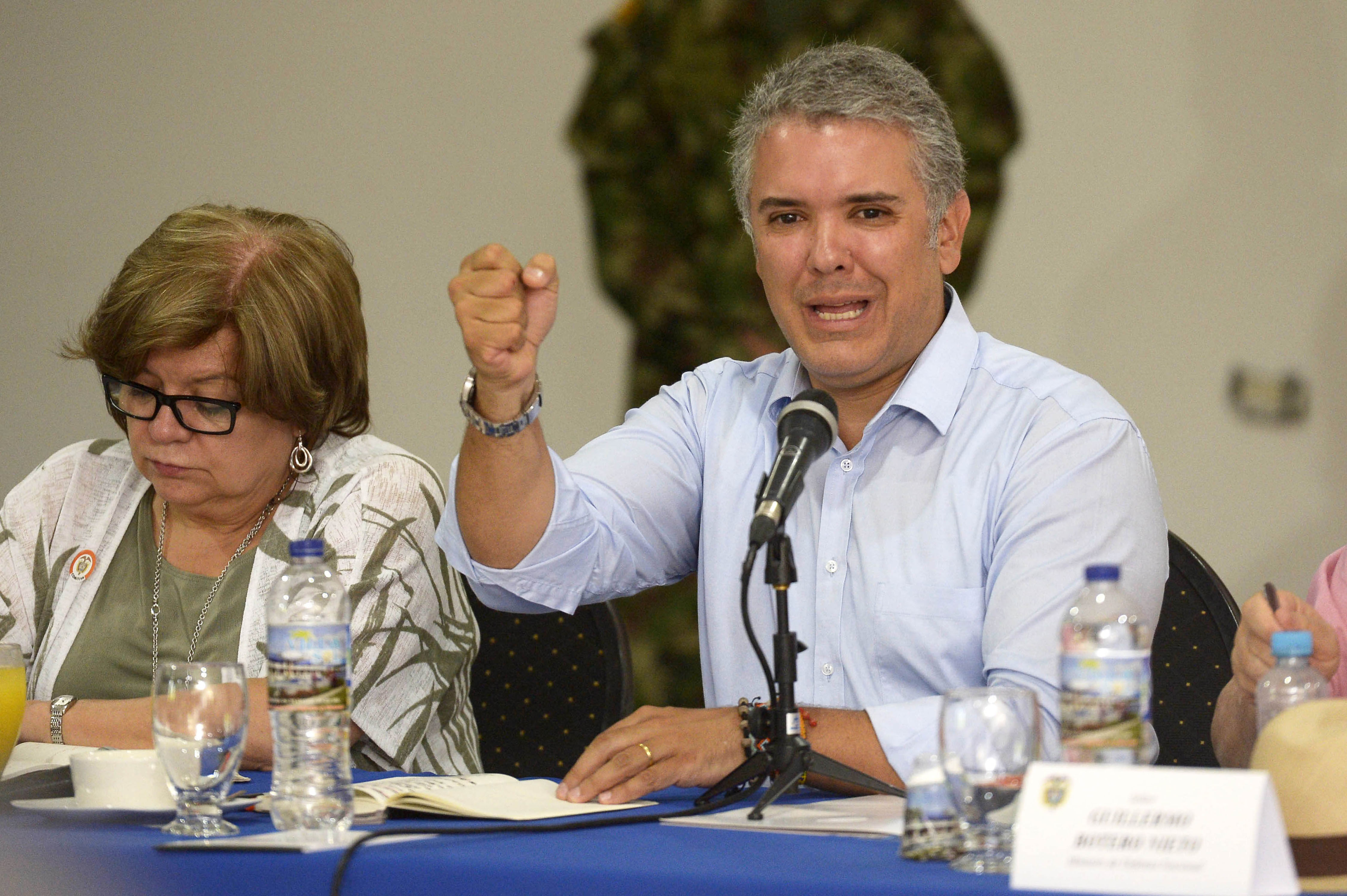 Iván Duque reversa extradición de venezolana firmada por expresidente Santos