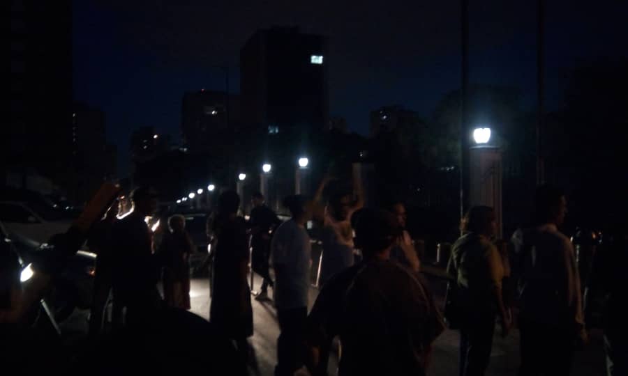 Más de 40 horas sin luz en la parroquia Altagracia en Caracas