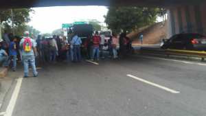 Protestan en Vargas por falta de transporte #23Ago