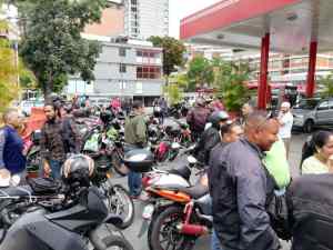 Motorizados protestan contra posible aumento de la gasolina y en rechazo al censo automotor (fotos y videos)