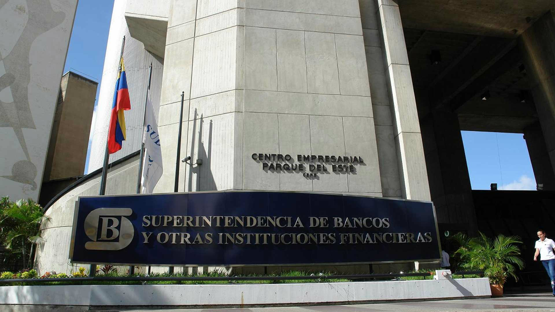 Pese al anuncio de Maduro, bancos trabajarán con normalidad este jueves y viernes