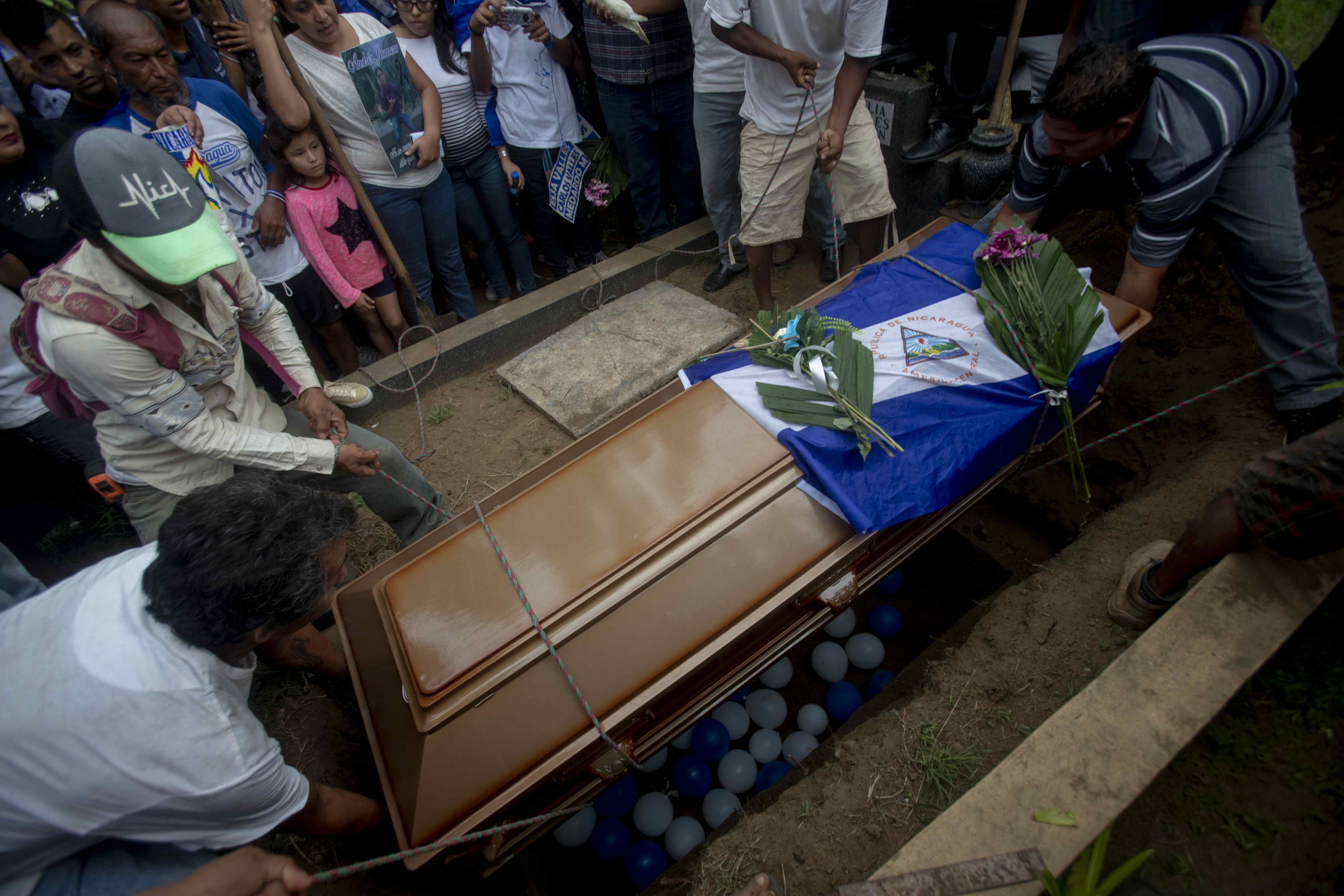 ¡Tragedia! Nicaragua entierra a otro adolescente que luchaba por la libertad de su país (Fotos)