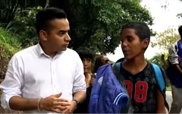 EN VIDEO: La dramática historia de un niño venezolano que llegó caminando a Colombia