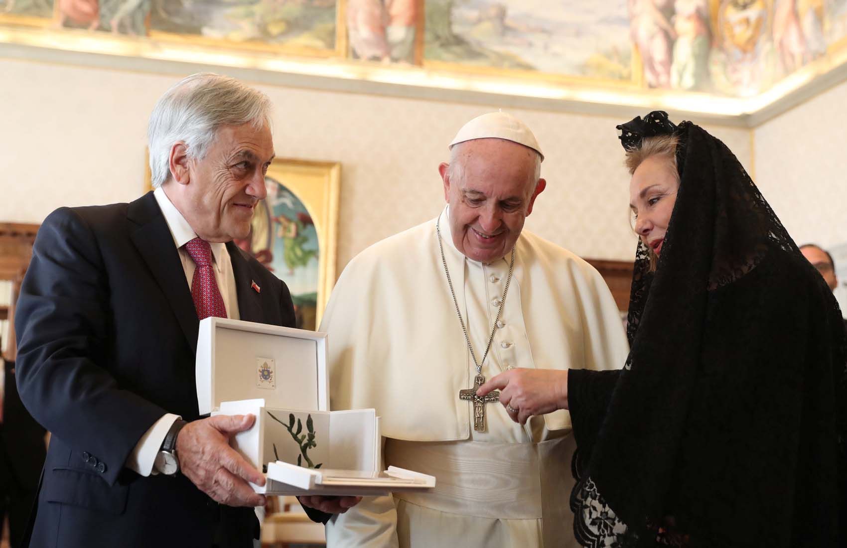 El Papa recibe a Piñera en el Vaticano en reunión a solas