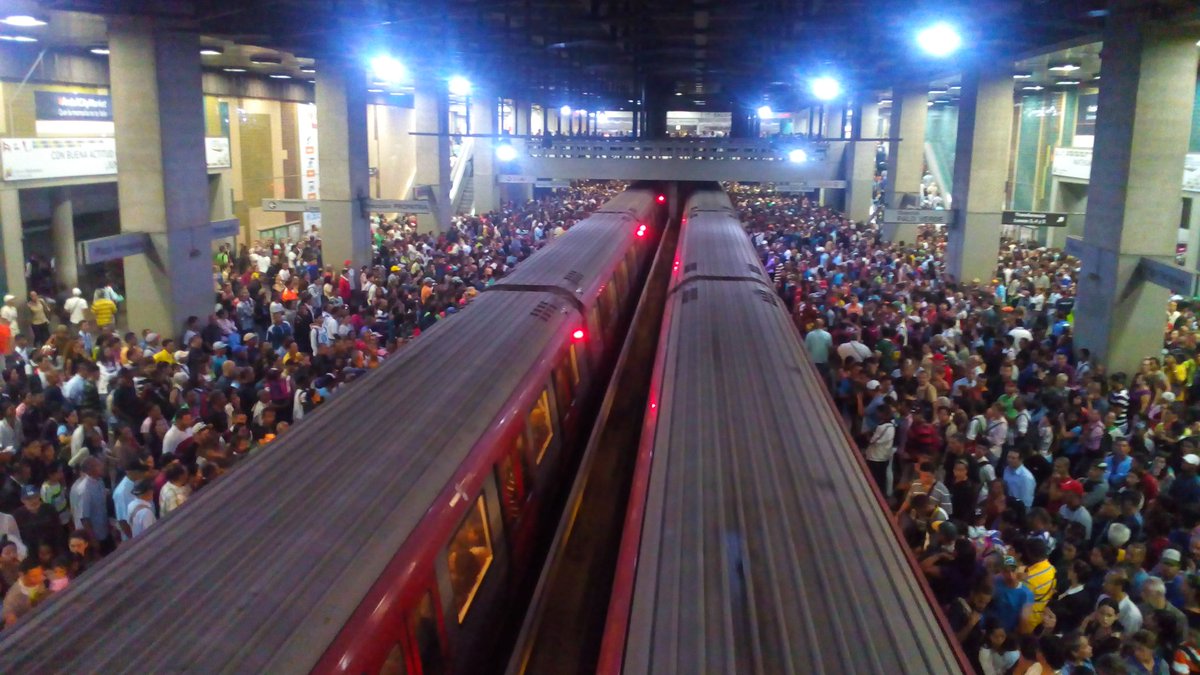 Reportan fuerte retraso en la Línea 1 del Metro de Caracas #25Mar