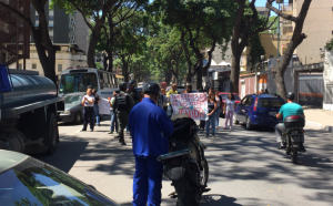 Colectivo amedrenta a trabajadores de la Upel durante protesta en El Paraíso #29Oct (Fotos)