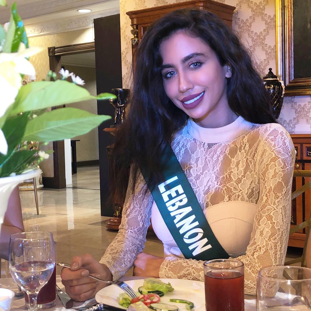 ¡Escándalo! Por esta foto expulsaron a Miss Líbano del Miss Earth 2018