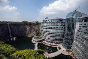 Sólo para ricos: Transforman una cantera en hotel cinco estrellas en China