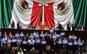Congreso mexicano dividido por invitación a Maduro para toma de posesión de López Obrador (Videos)