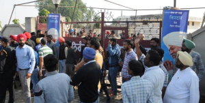 Ataque contra un grupo espiritual en India dejó tres muertos y al menos 20 heridos