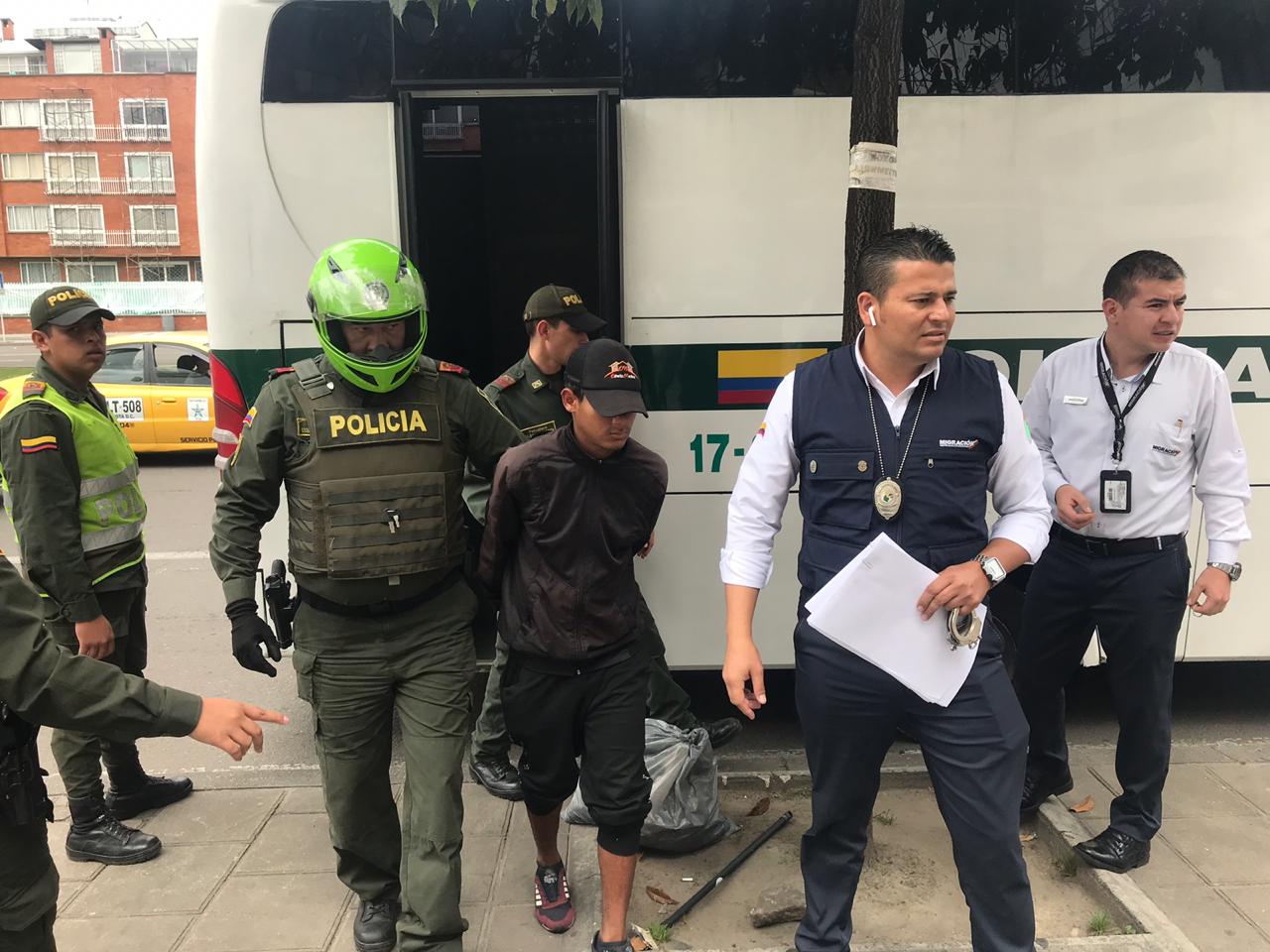 Colombia expulsará a tres venezolanos por robar una camioneta en Bogotá (+Fotos)