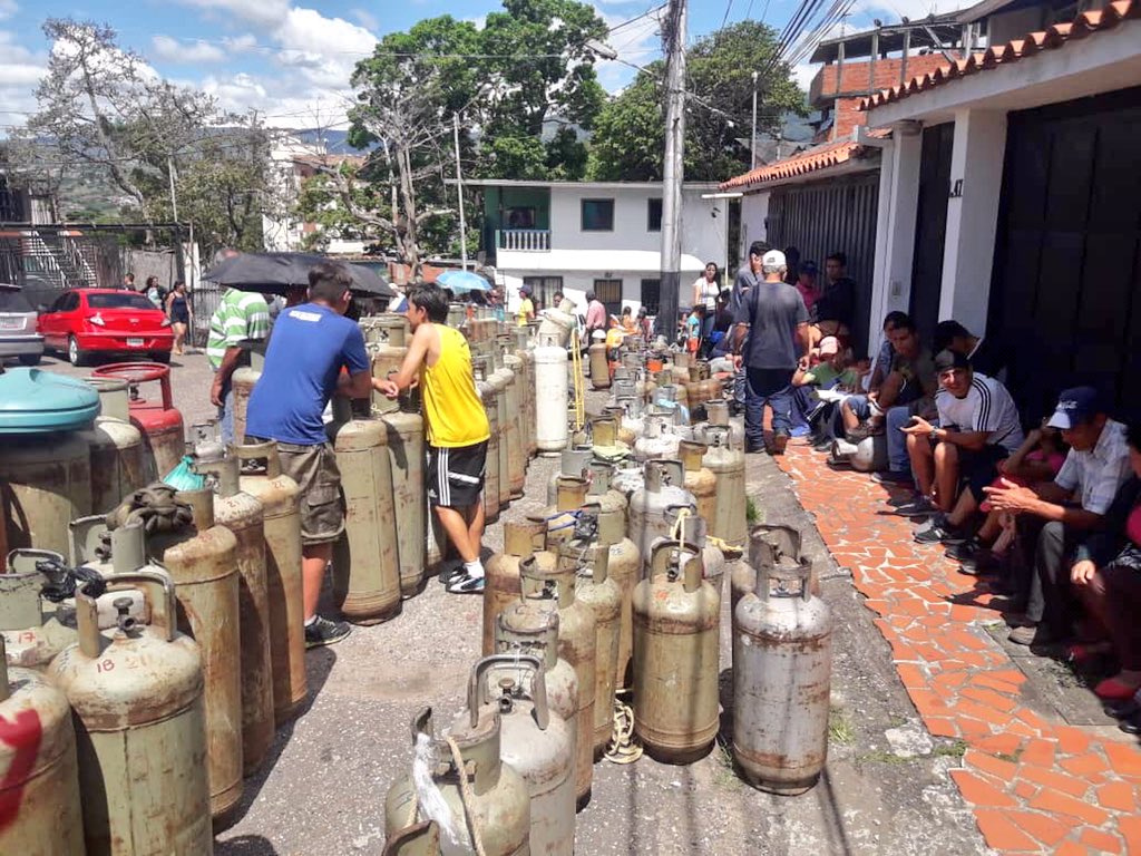 Protestan en la comunidad Picatonal de Amazonas por falta del gas doméstico #2Dic
