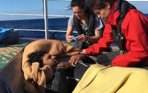 Migrantes africanos a bordo de pesquero español son entregados a los guardacostas malteses