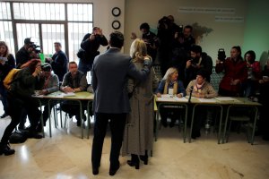 Abren los colegios electorales en Andalucía para los comicios regionales