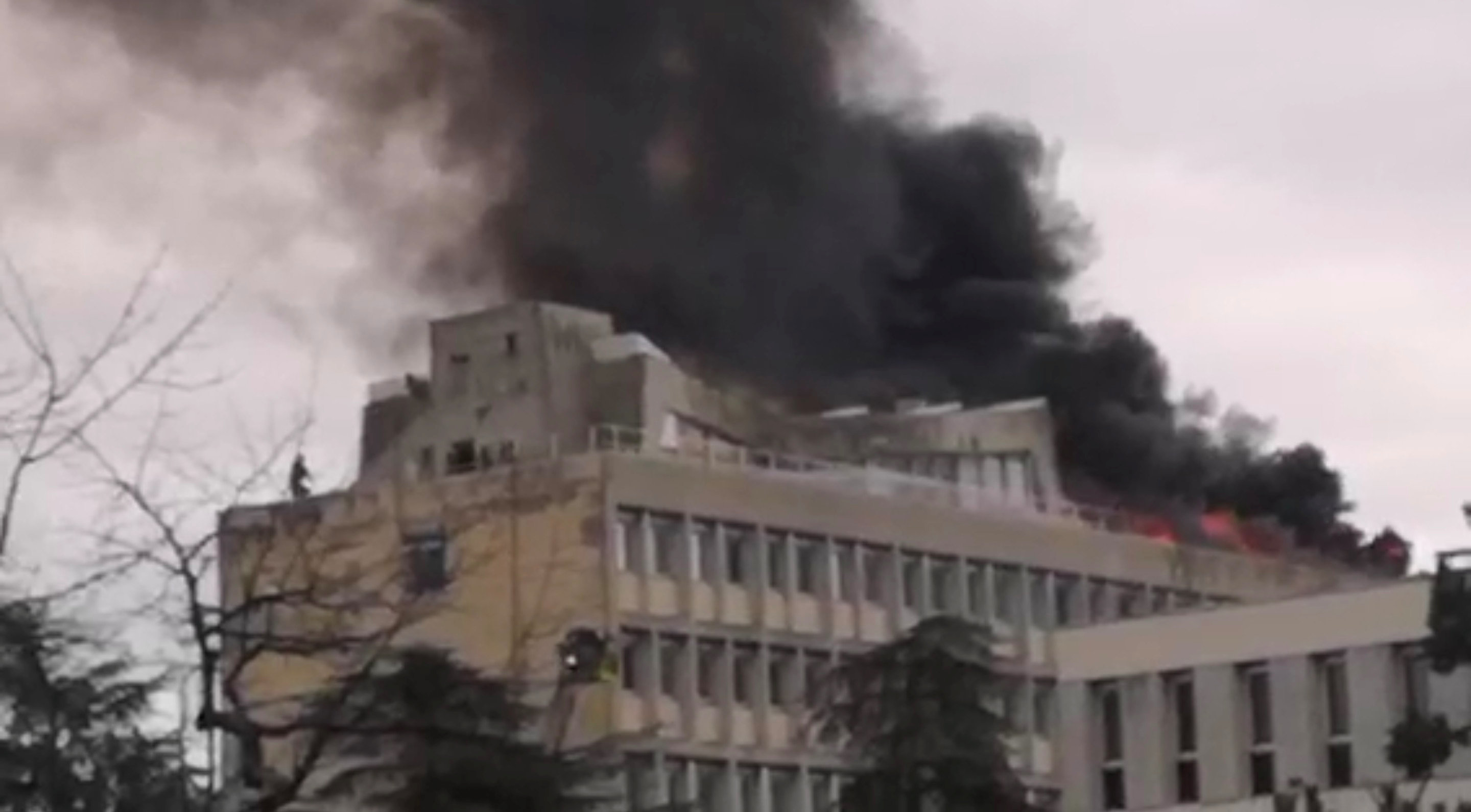 Violenta explosión en la Universidad de Lyon deja un herido (fotos y videos)