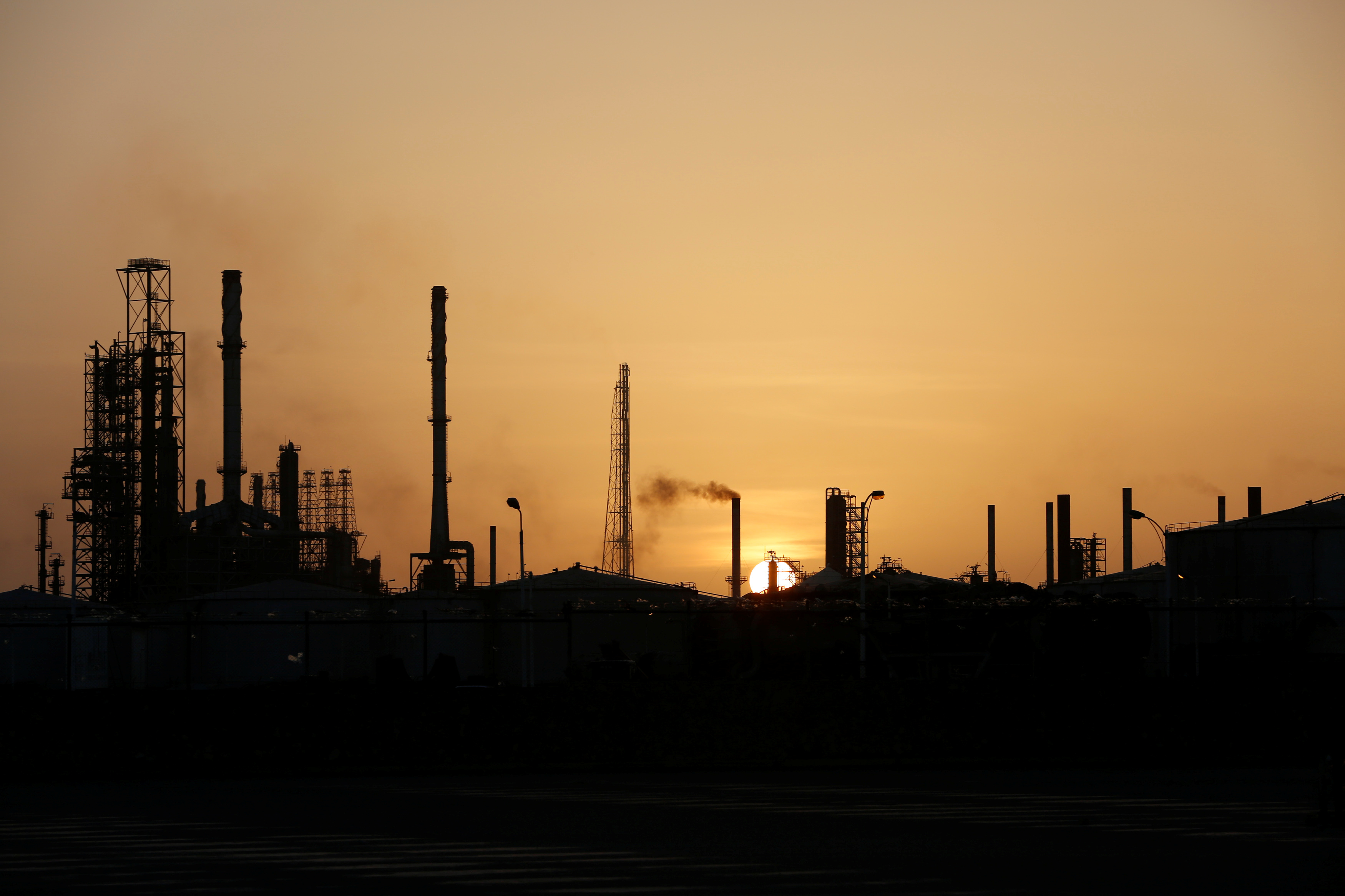 Pdvsa reanudó producción de gasolina en la refinería Cardón, según Reuters