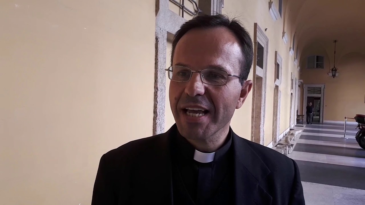 Renuncia sacerdote de alto cargo del Vaticano acusado de abusar una monja