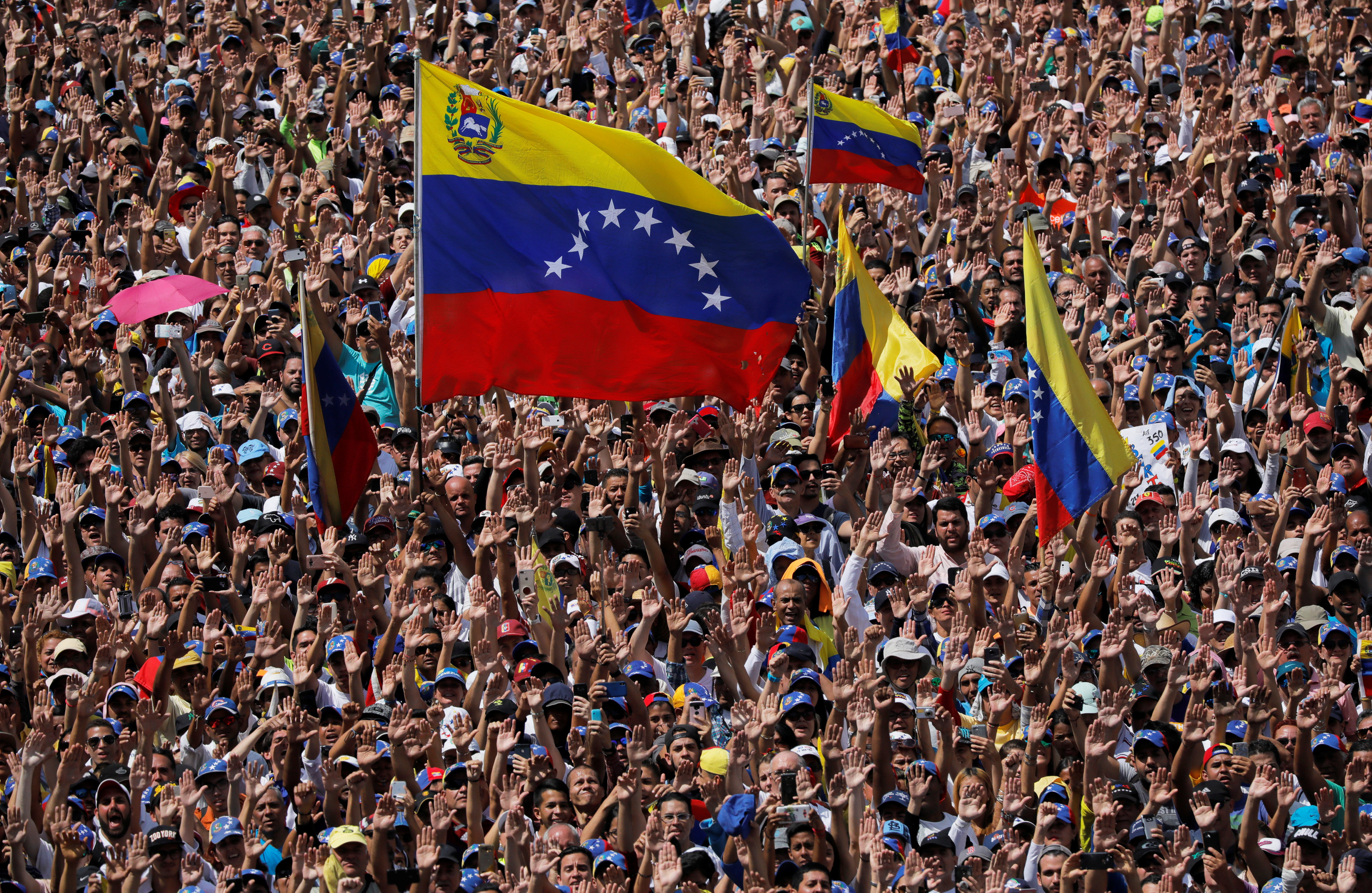 Guaidó mete más presión a Maduro ahora con la ayuda humanitaria