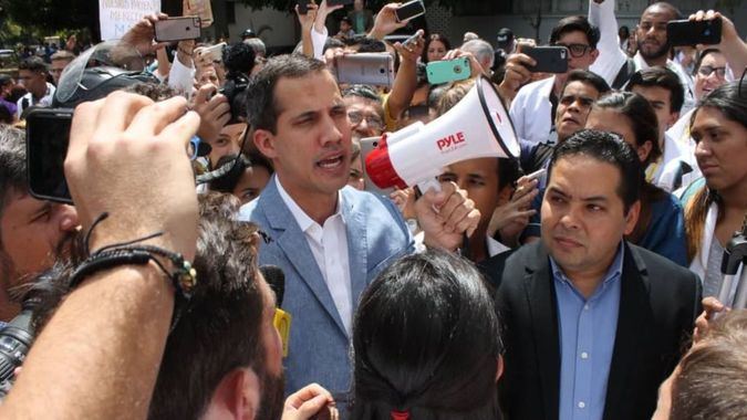 Alnavío: Mientras Maduro es un hueso duro de roer a Guaidó las cuentas no le cuadran
