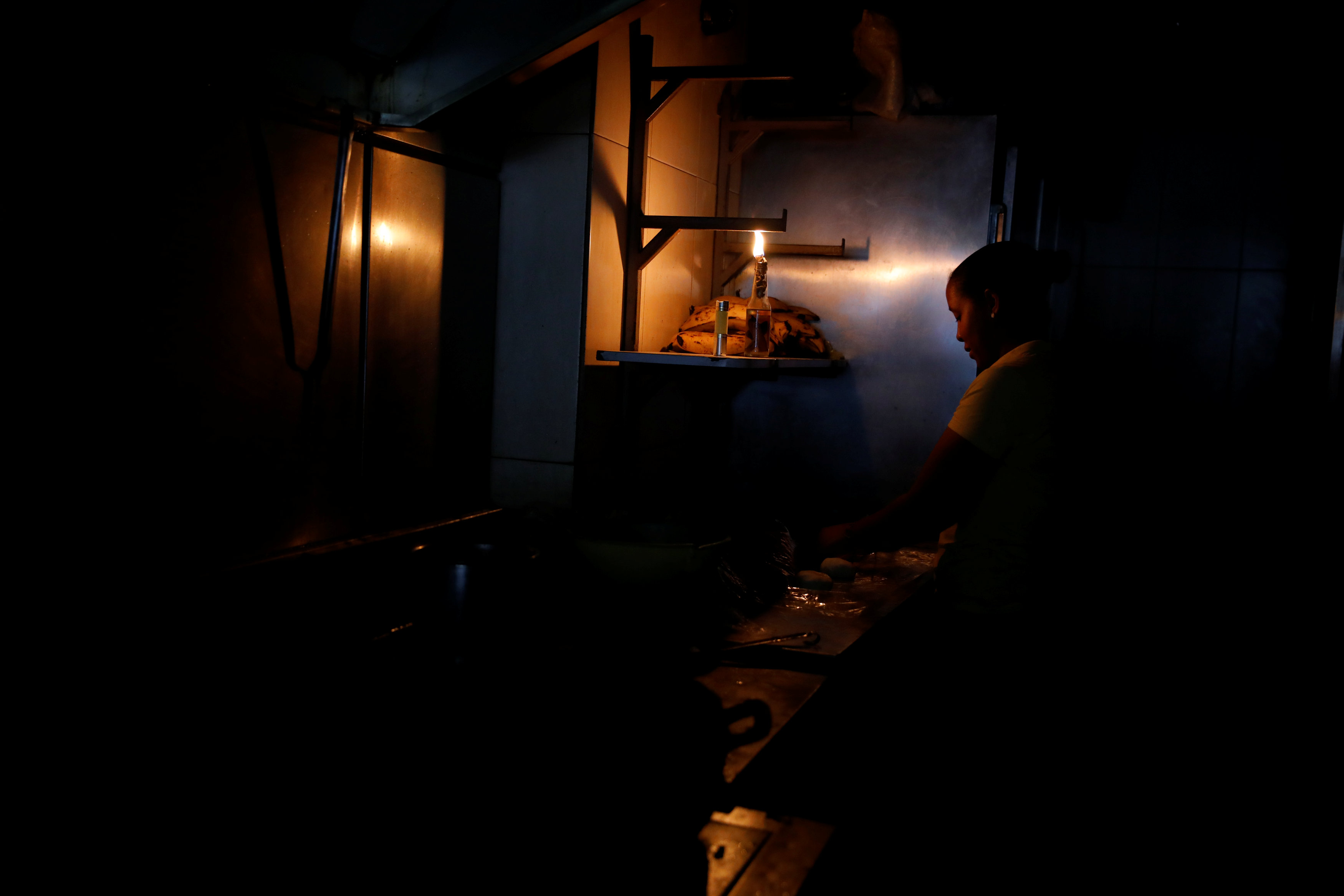 ¡A oscuras! Reportan sectores sin luz en Carabobo desde el pasado viernes #3Abr