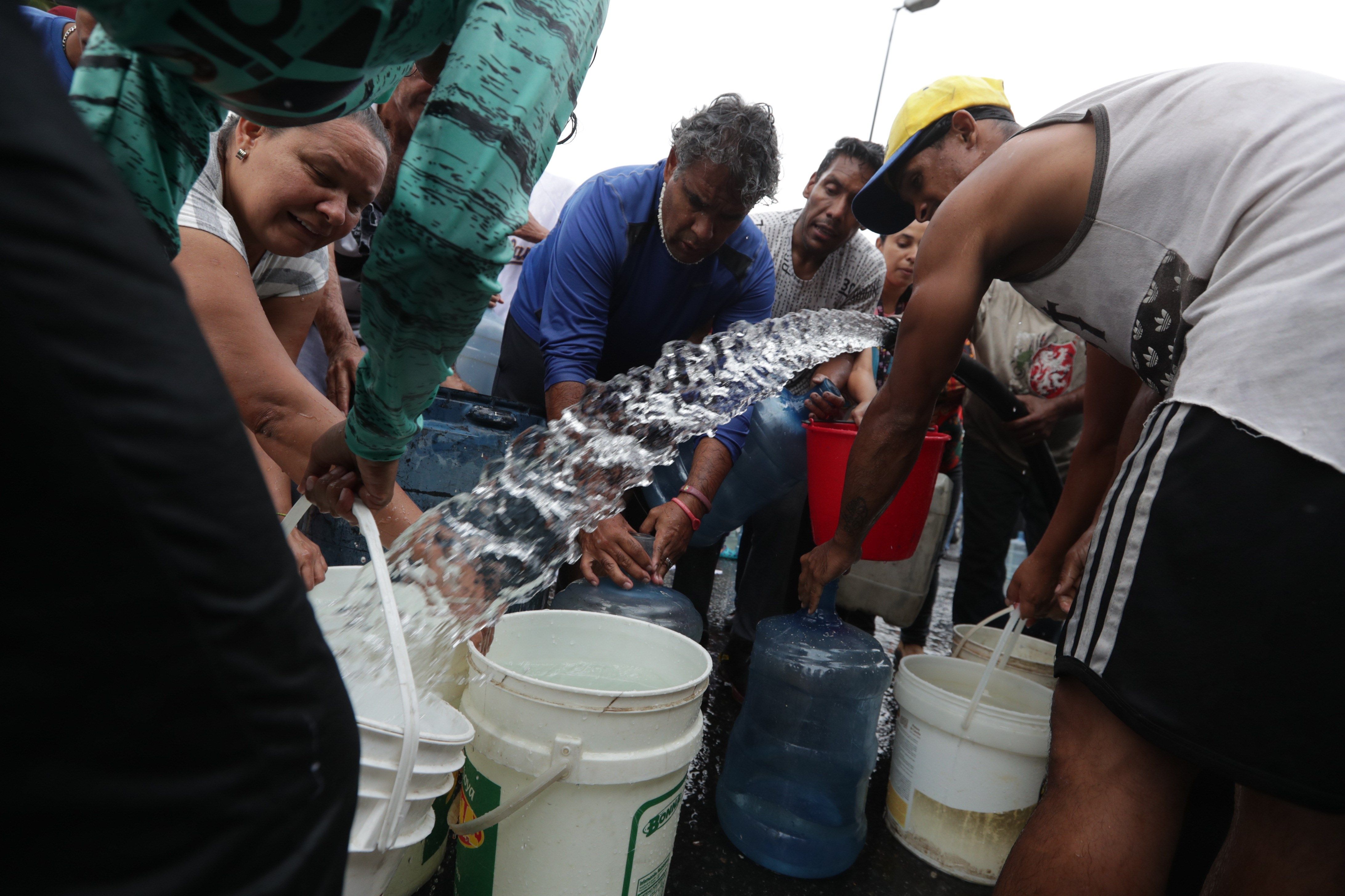 Catorce parroquias caraqueñas están sin agua por el apagón que afectó al sistema Tuy III