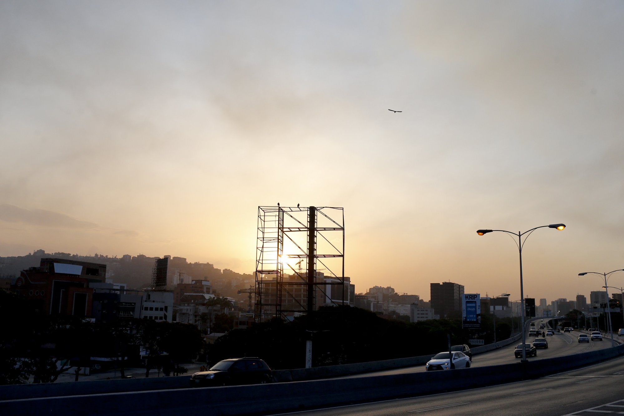 Al atardecer, la capital de Venezuela se vacía (FOTOS)