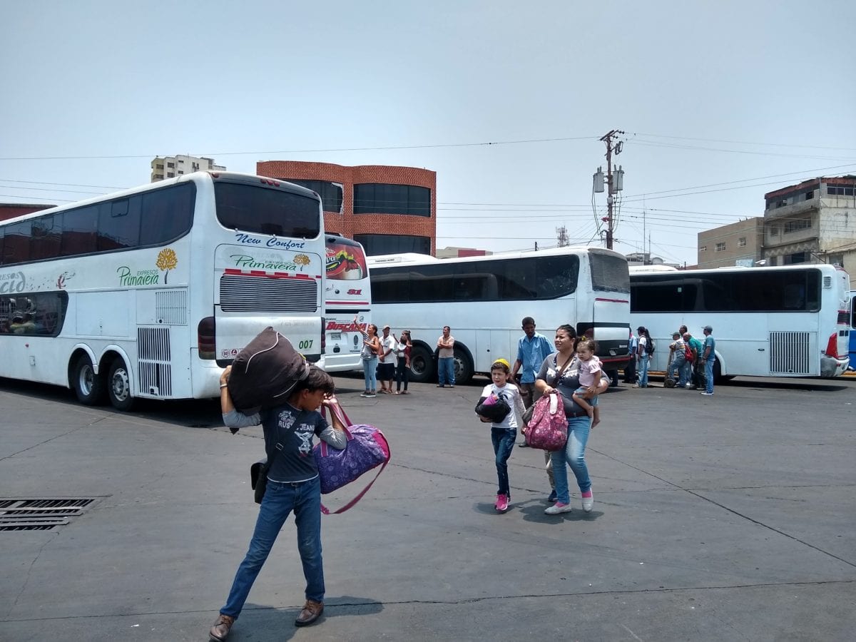 Desde el terminal de Puerto La Cruz no salen turistas sino migrantes