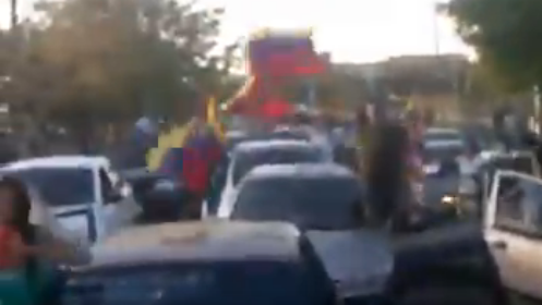 Manifestantes entonan el Himno Nacional frente al Cuartel Libertador en Maracaibo #30Abr (video)