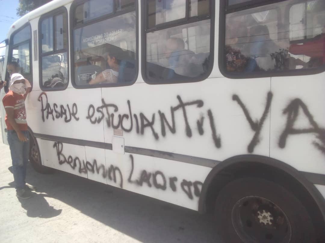 Encapuchados en Mérida pintaron con graffitis unidades de transporte tras aumento del pasaje (Fotos) #16May