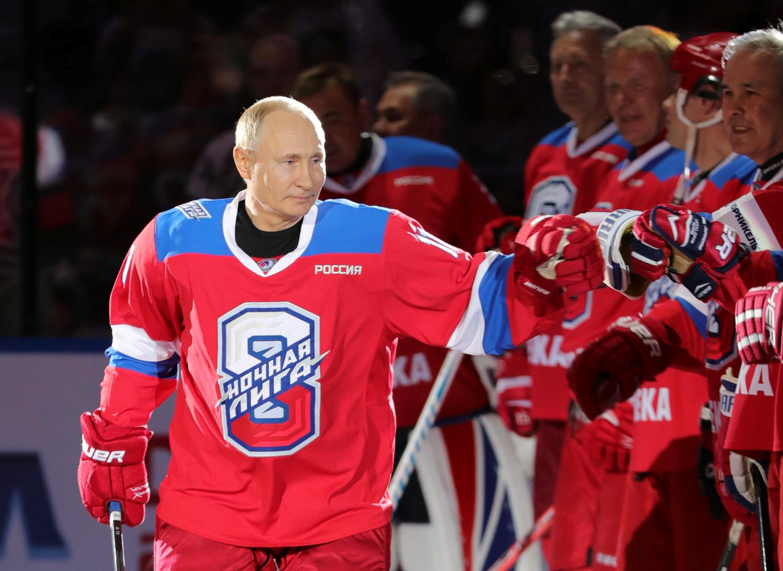 EN VIDEO: La matada que se echó Putin jugando al hockey sobre hielo que tiene a todos muertos de risa
