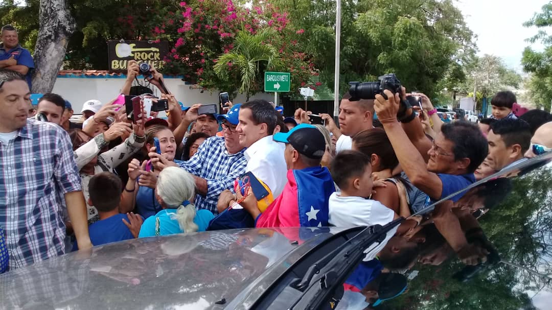 Con gritos de “Libertad” reciben a Juan Guaidó en la Basílica Santa Rosa de Barquisimeto #26May (VIDEO)