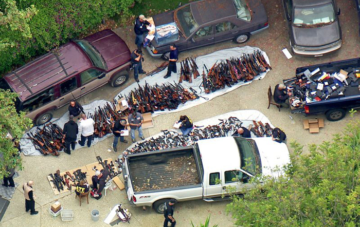 EN FOTOS: Encuentran un arsenal de 1.000 armas en una mansión de Los Ángeles