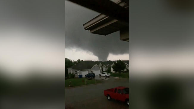 Tres muertos en un violento tornado en Misuri (videos)