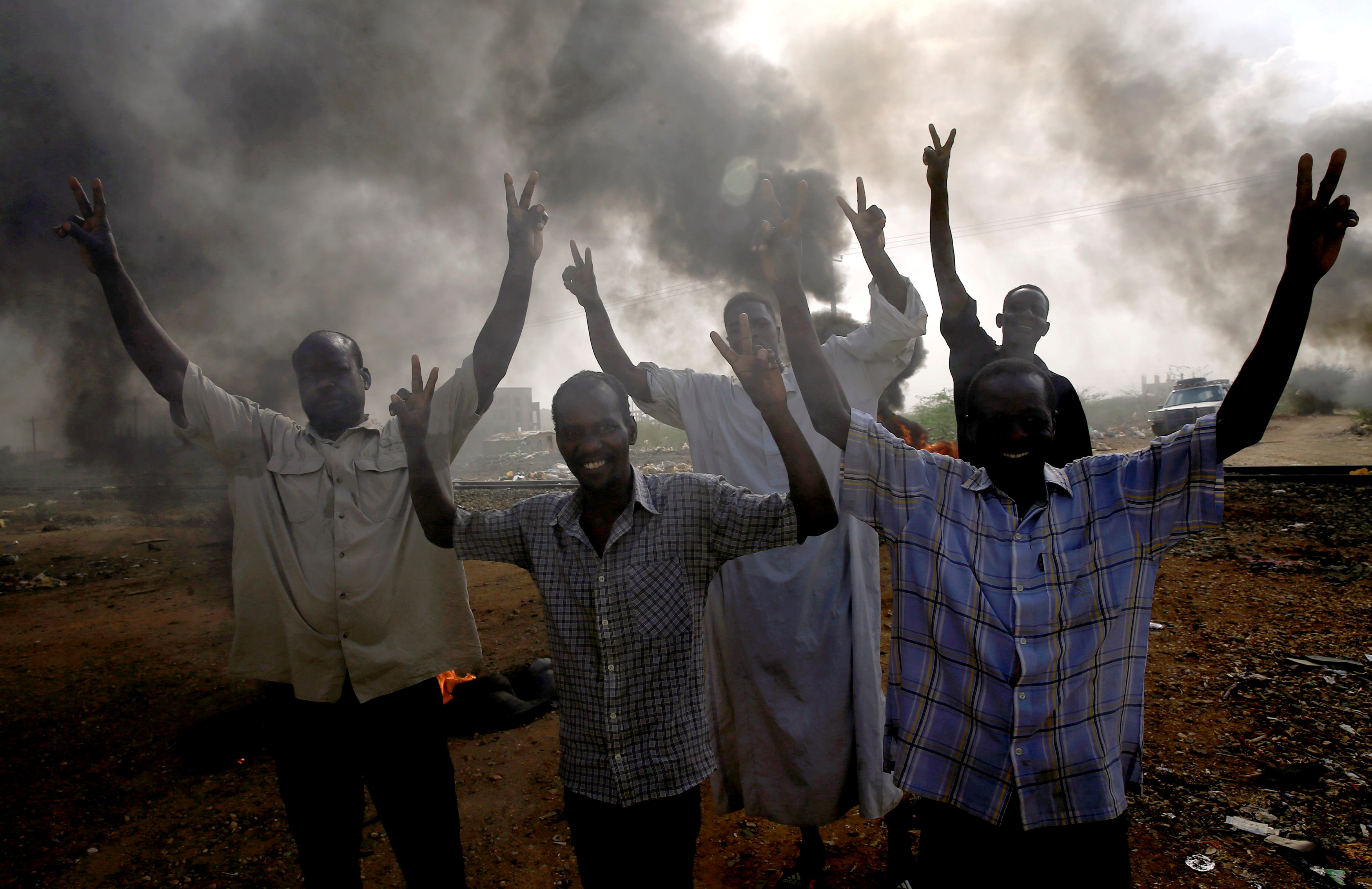 Tras sangrienta represión, militares que dirigen Sudán convocan a elecciones