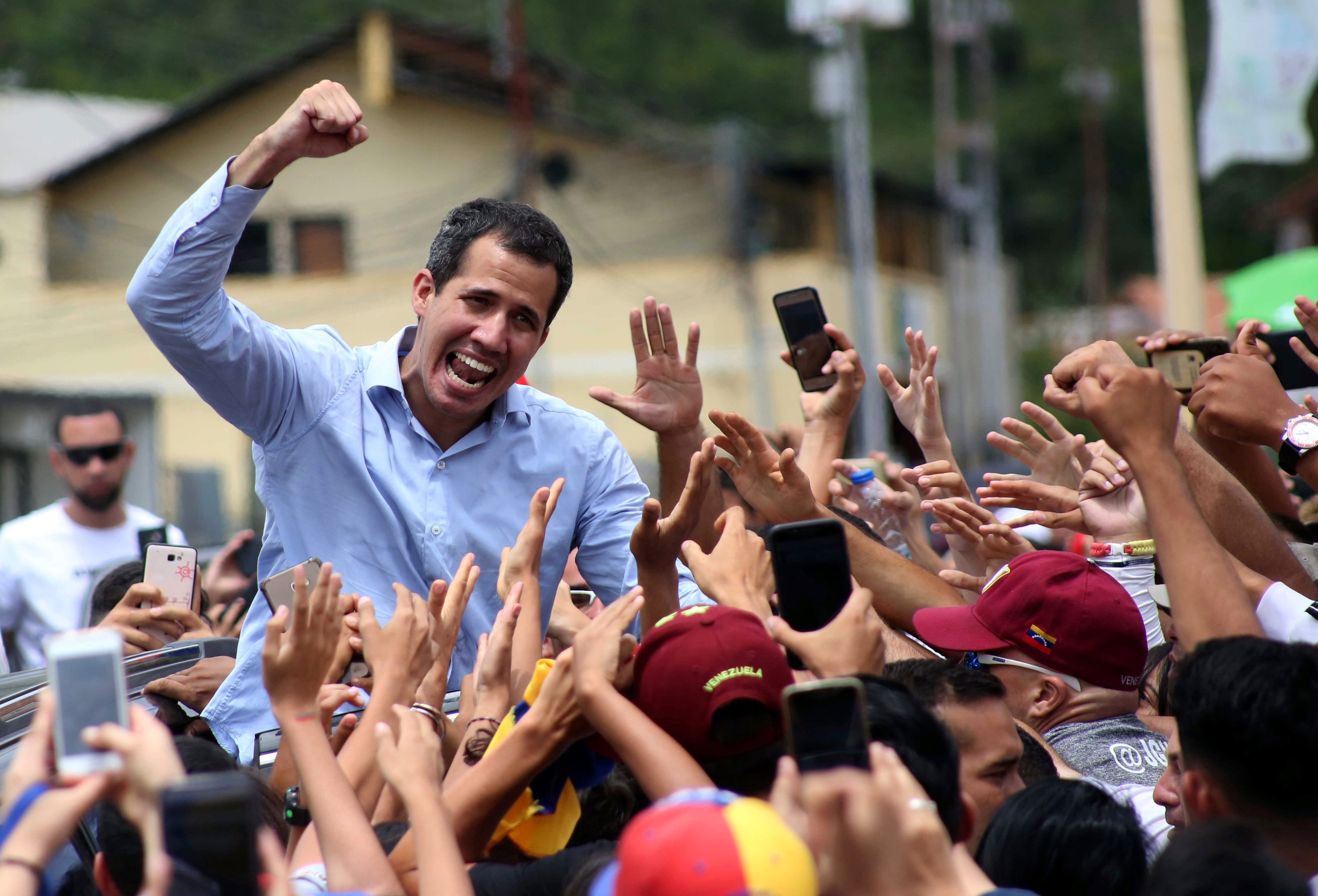 Tribunal se desprende del caso de escoltas de Guaidó, abogados desconocen a donde serán remitidos