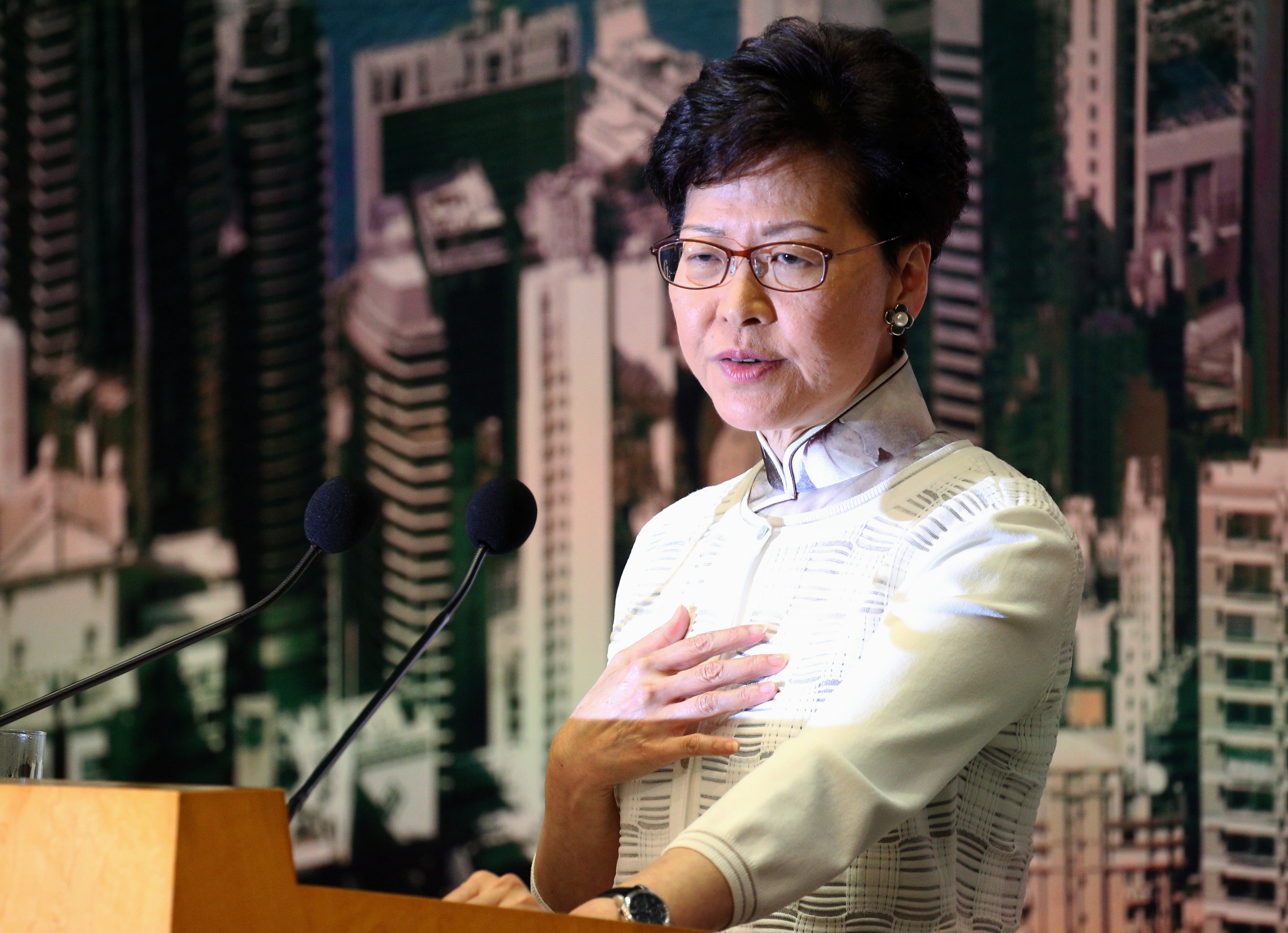 Jefa del gobierno de Hong Kong se disculpa intentar aprobar la ley de extradición
