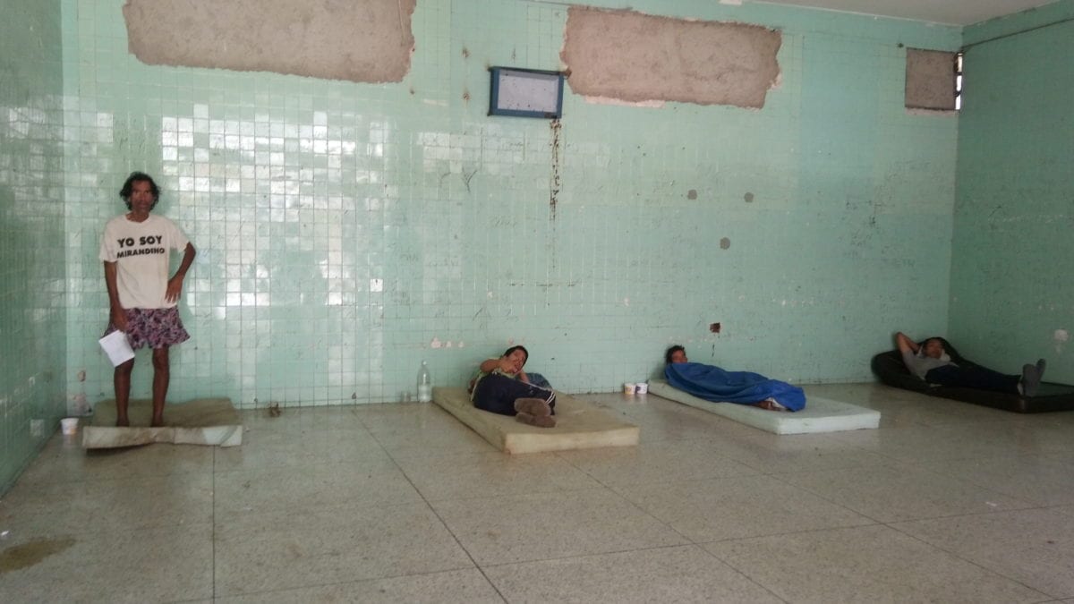 Pacientes del hospital psiquiátrico de Lídice duermen en colchones y al lado de sus heces y orina