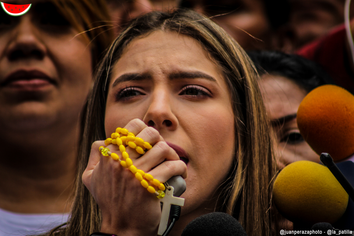 Fabiana Rosales bendijo al pueblo boliviano enalteciendo su Himno Nacional
