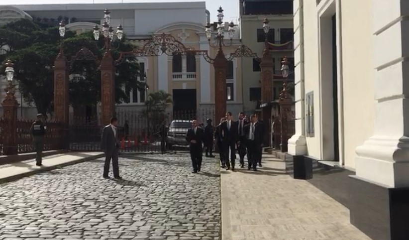 Juan Guaidó llega a la Asamblea Nacional para reunirse con Michelle Bachelet (Video)