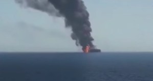EEUU publicó un video en el que las fuerzas iraníes quitan una mina sin explotar de un barco petrolero