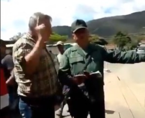 El alboroto que armó este alcalde chavista a un GNB por gasolina: Se les acabó el hijo e’ pu… bochinche (VIDEO)