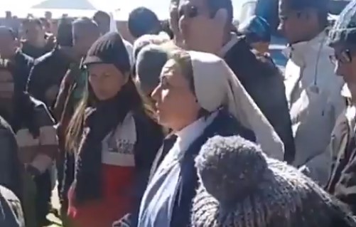 El HERMOSO gesto de una monja con los venezolanos que se quedaron varados en frontera de Bolivia con Chile (VIDEO)