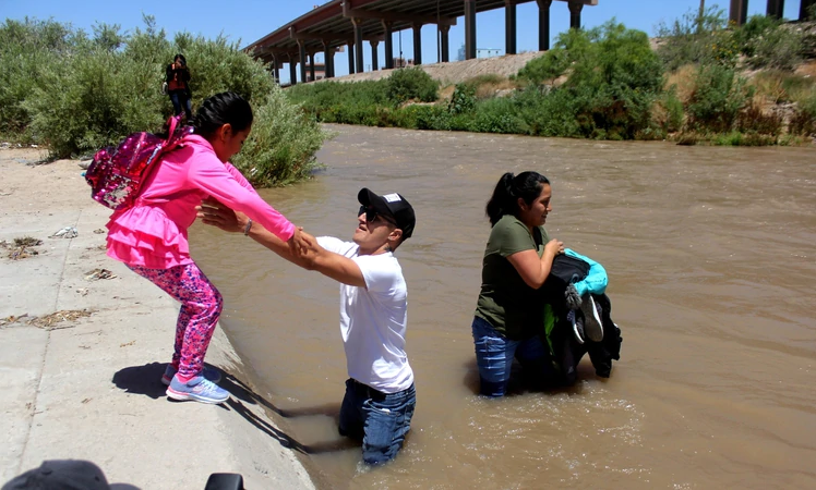 Cesan los cruces de migrantes por el Río Bravo tras muerte de padre e hija