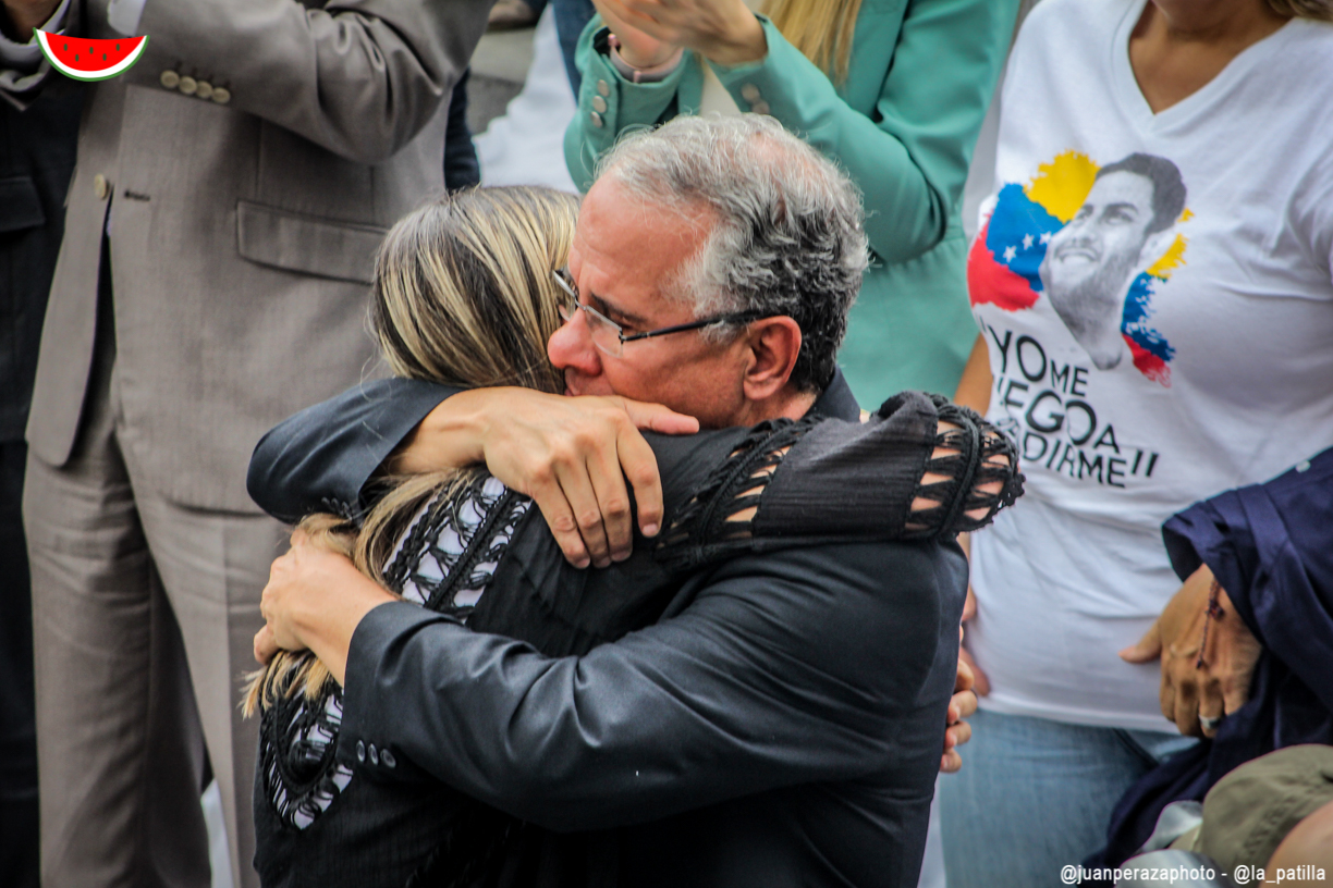 En FOTOS: Más allá de las lágrimas, la Venezuela democrática clama por la libertad de Requesens