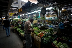 Cendas: El salario mínimo alcanza para comprar el 2% de la comida necesaria
