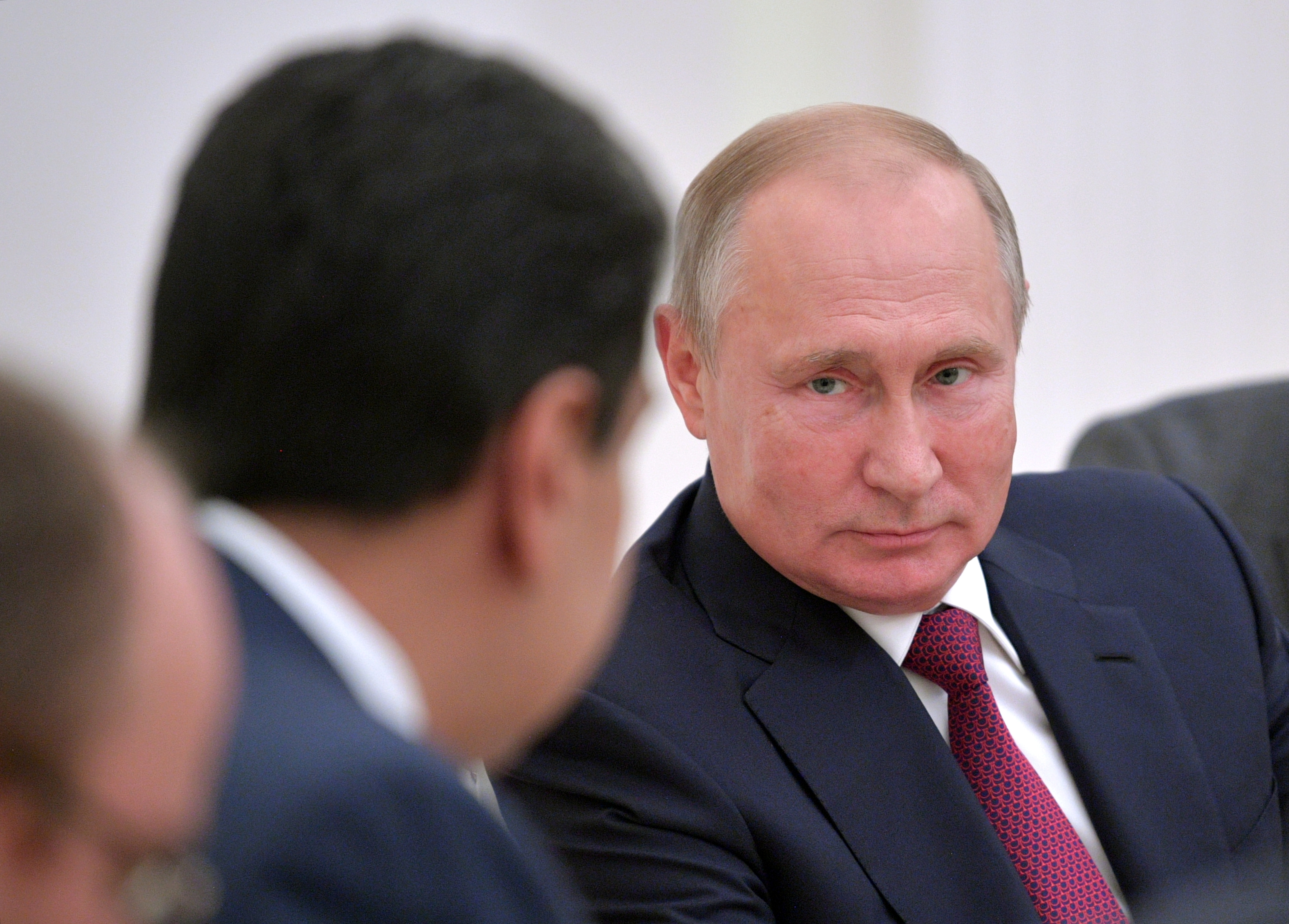 Putin dice que los inventarios mundiales de petróleo deben reducirse