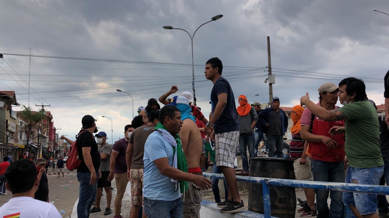 Manifestaciones entre leales y opositores a Evo en Santa Cruz dejaron varios heridos