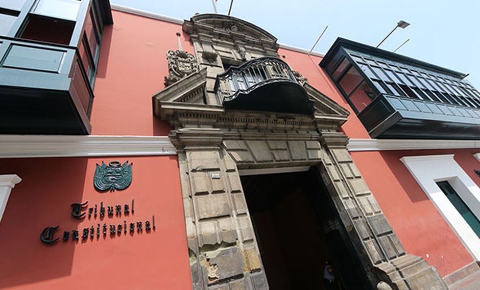 Tribunal Constitucional de Perú acepta proceso para definir legalidad de cierre Congreso