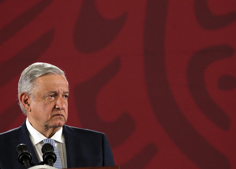 López Obrador arremetió contra servidores públicos que ganan más que él