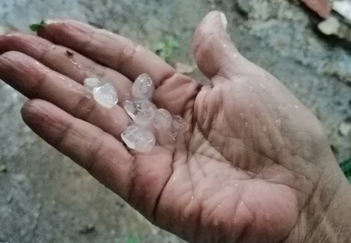 Caraqueños reportan fuertes lluvias con granizo durante la tarde del #16Oct (Fotos y Videos)